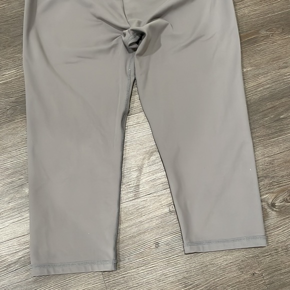 Gymshark Leggings Women Gray Athletic Pants High Waist Cropped Capri Gym - Picture 7 of 7